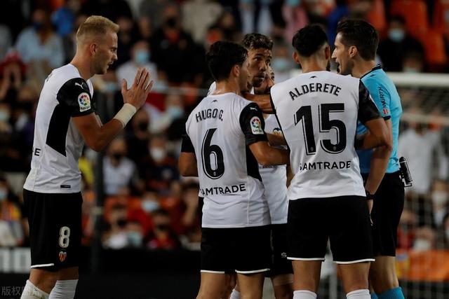 阿森纳轻取考文垂，展现出卫冕的强烈希望
